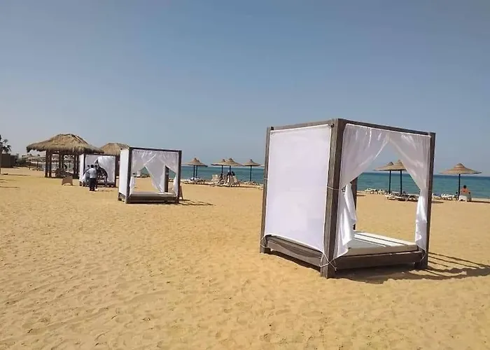 Amazing At Bluebay Asian Pool View - Families Only Ajn-Szuhna